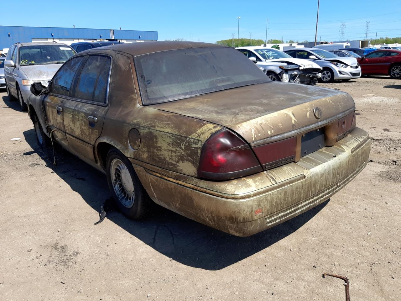 Photo 3 from auction – 2000 MERCURY GRAND MARQ with VIN 2MEFM75W8YX652820