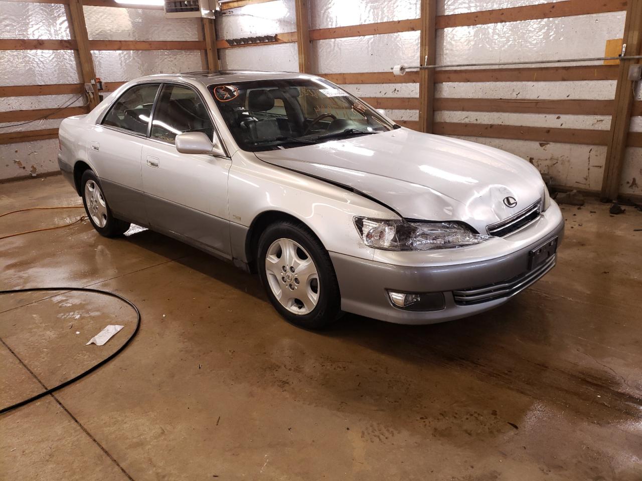 LEXUS ES 300 2000 с VIN JT8BF28G2Y0278817 - Фото с аукциона