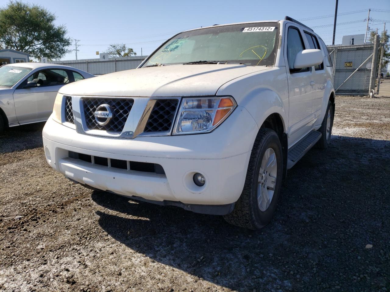 Photo 2 from auction – 2005 NISSAN PATHFINDER with VIN 5N1AR18U75C725376