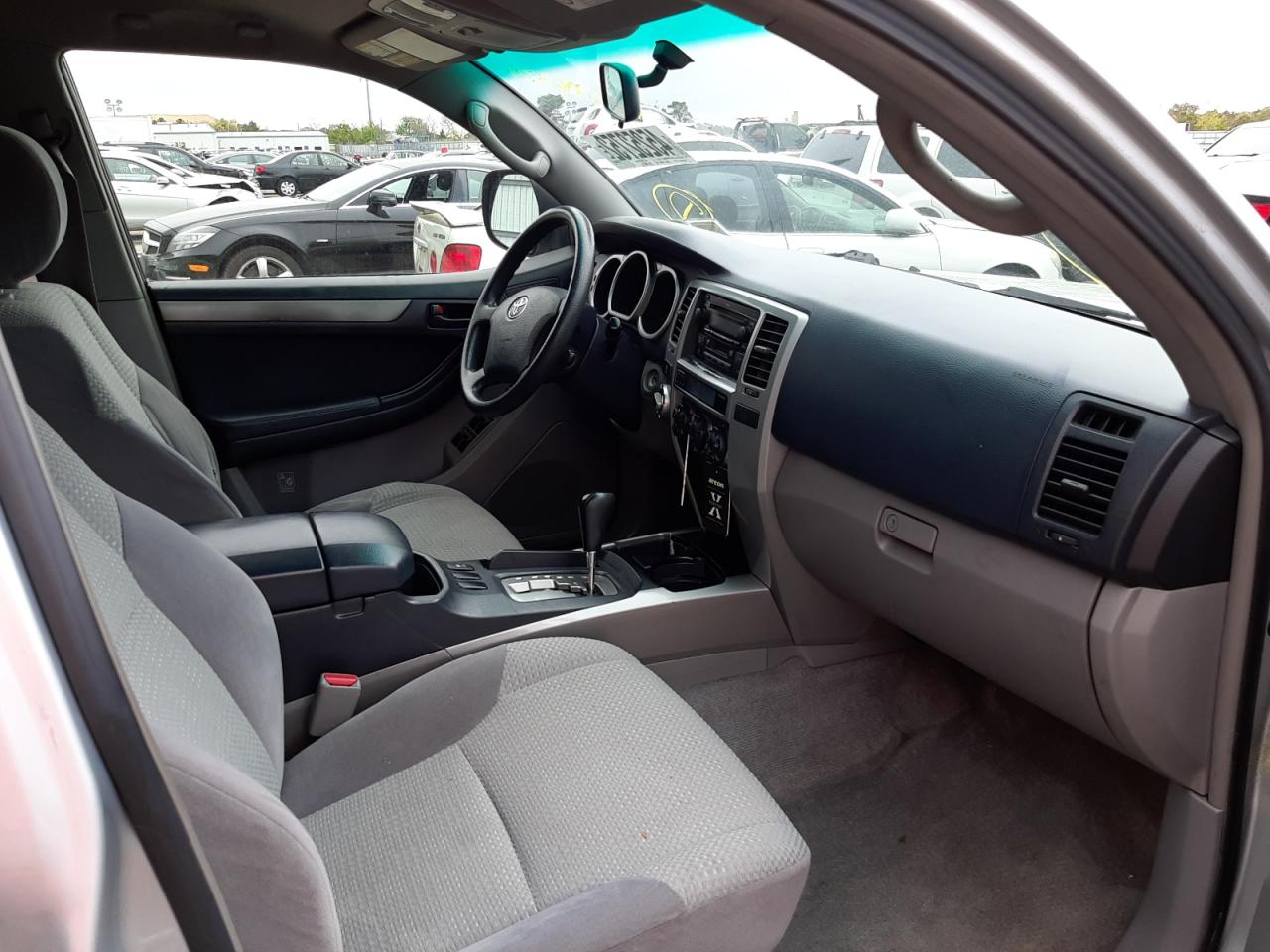 Photo 5 from auction – 2003 TOYOTA 4RUNNER SR with VIN JTEBU14R030006375