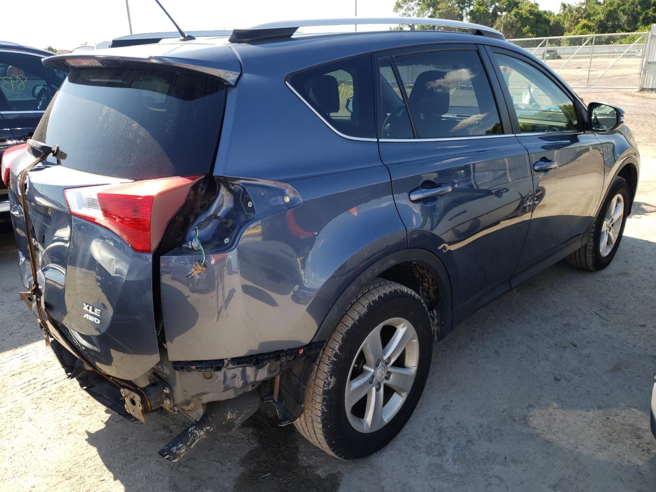 Photo 4 from auction – 2013 TOYOTA RAV4 XLE with VIN JTMRFREV6DD014501