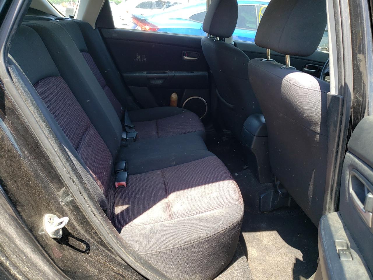 Photo 6 from auction – 2004 MAZDA 3 HATCHBAC with VIN JM1BK143541216665