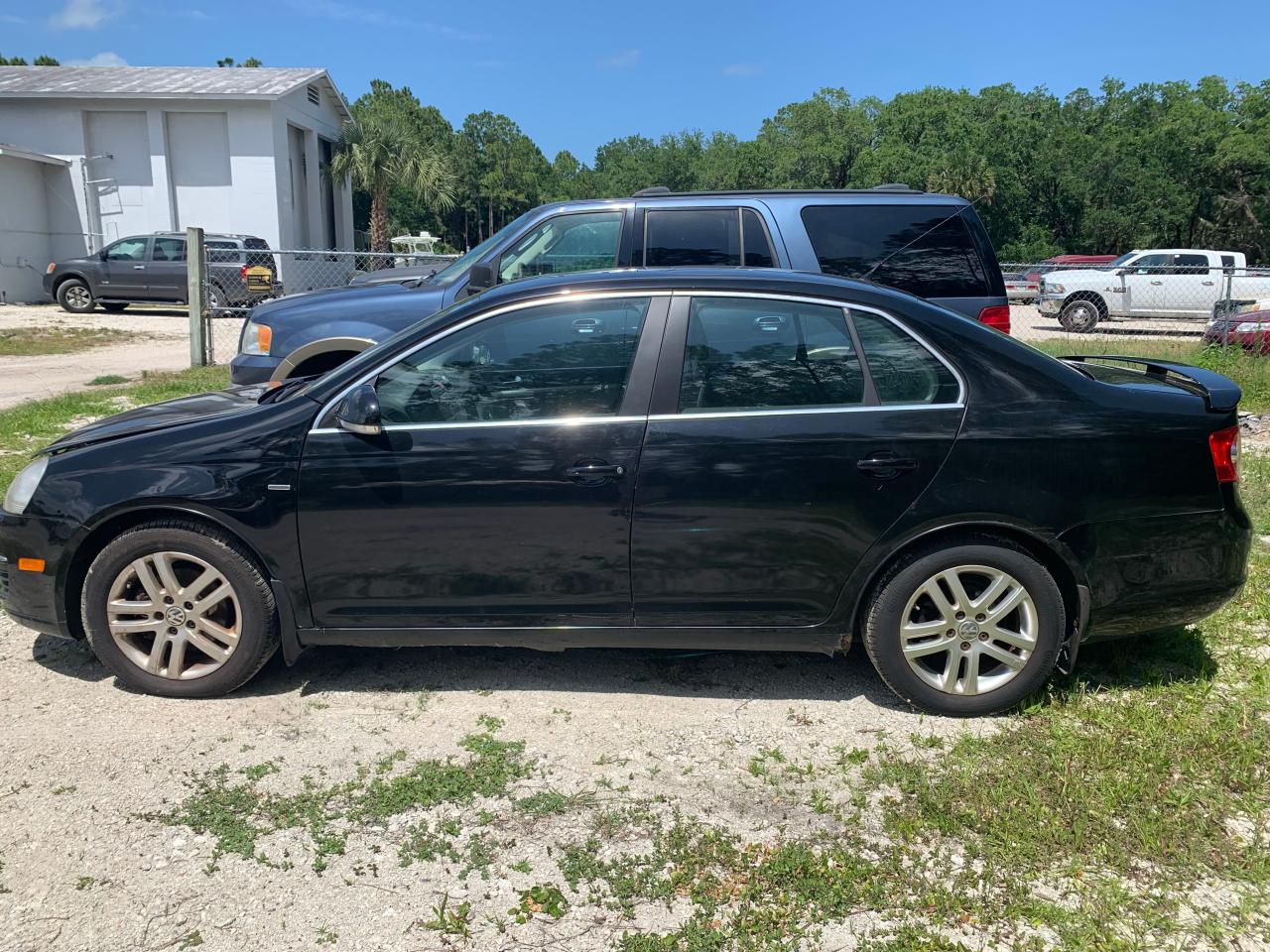 Photo 4 from auction – 2007 VOLKSWAGEN JETTA WOLF with VIN 3VWEF71K67M196091