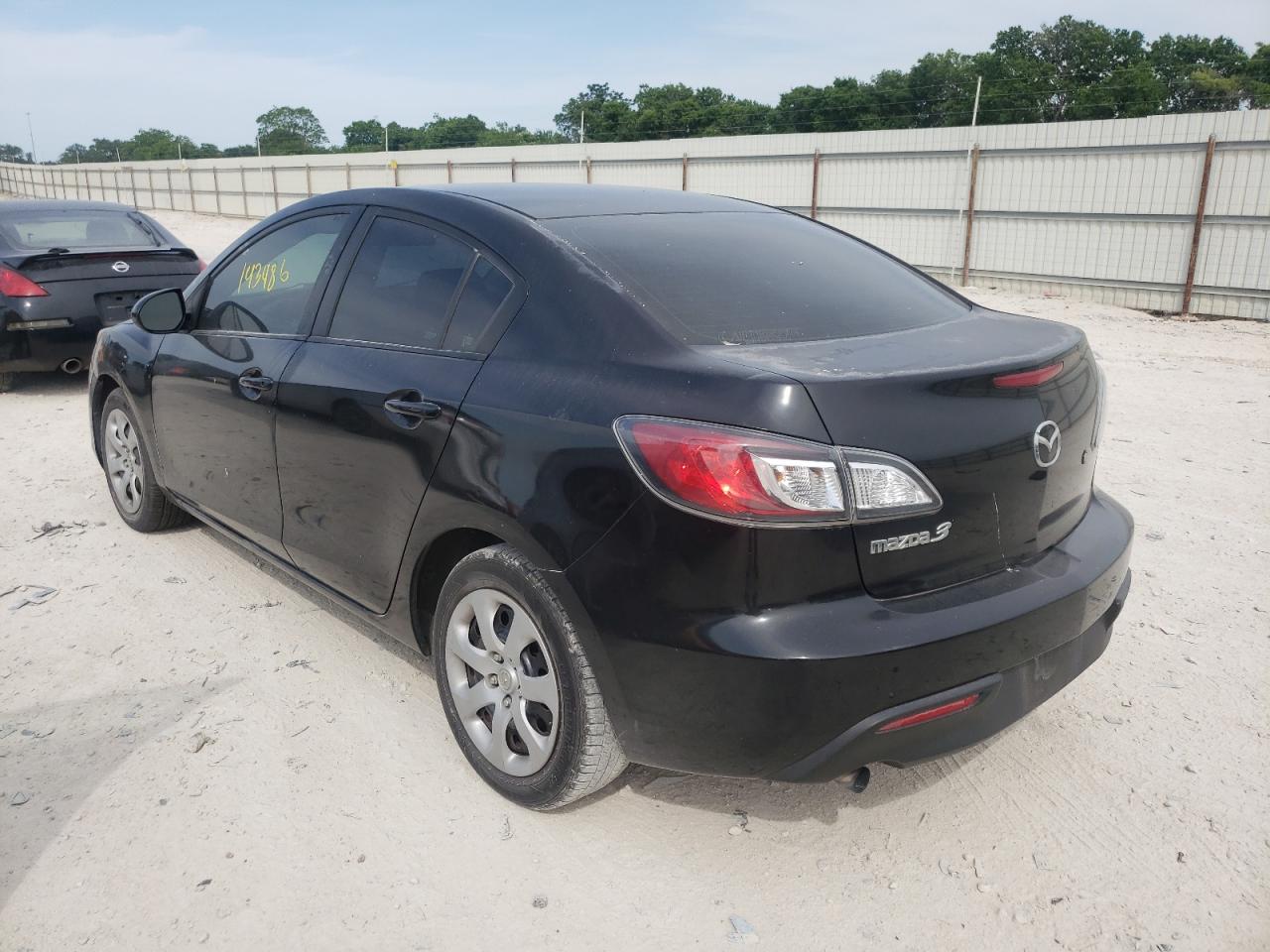 صورة رقم 3 من المزاد - 2011 MAZDA 3 I مع VIN JM1BL1UF3B1490144