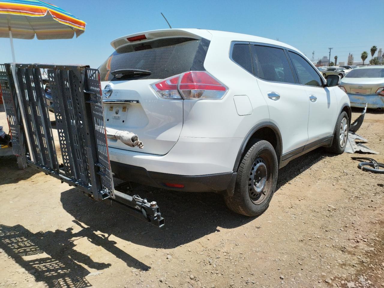 Photo 4 from auction – 2015 NISSAN ROGUE S with VIN KNMAT2MT9FP579811