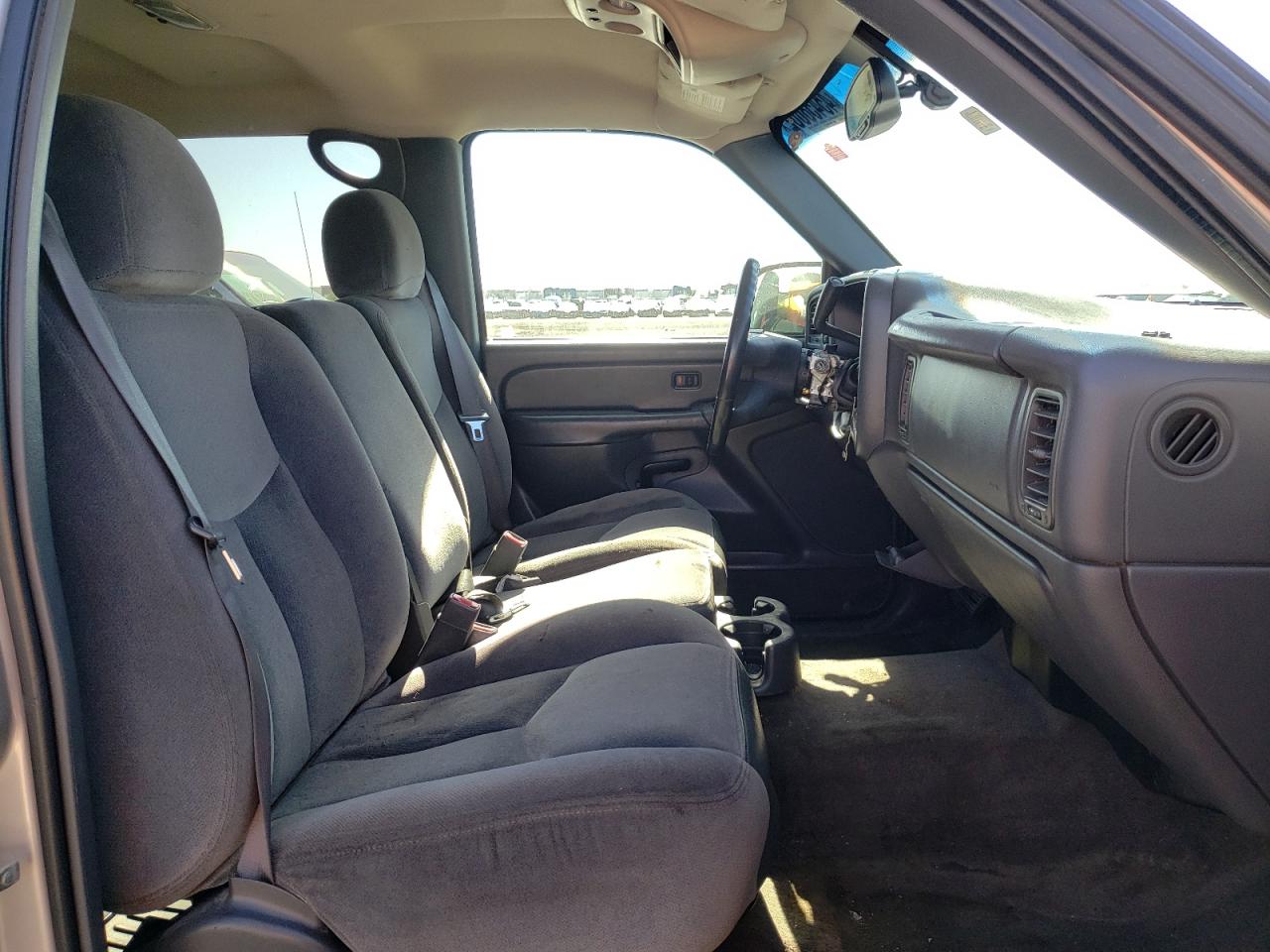 Photo 5 from auction – 2005 GMC NEW SIERRA with VIN 2GTEK13T351295747