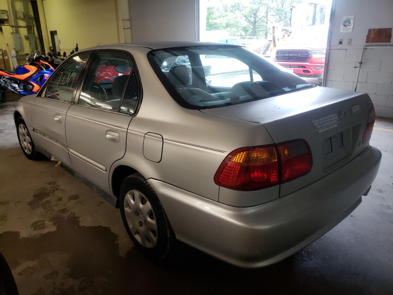 Photo 3 from auction – 2000 HONDA CIVIC BASE with VIN 2HGEJ6612YH524359