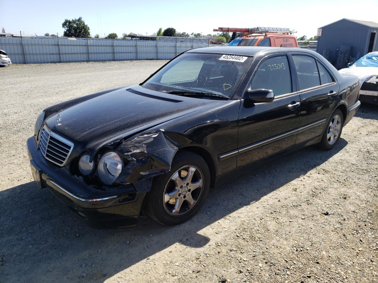 Photo 2 from auction – 2002 MERCEDES-BENZ E 320 with VIN WDBJF65J82B493438