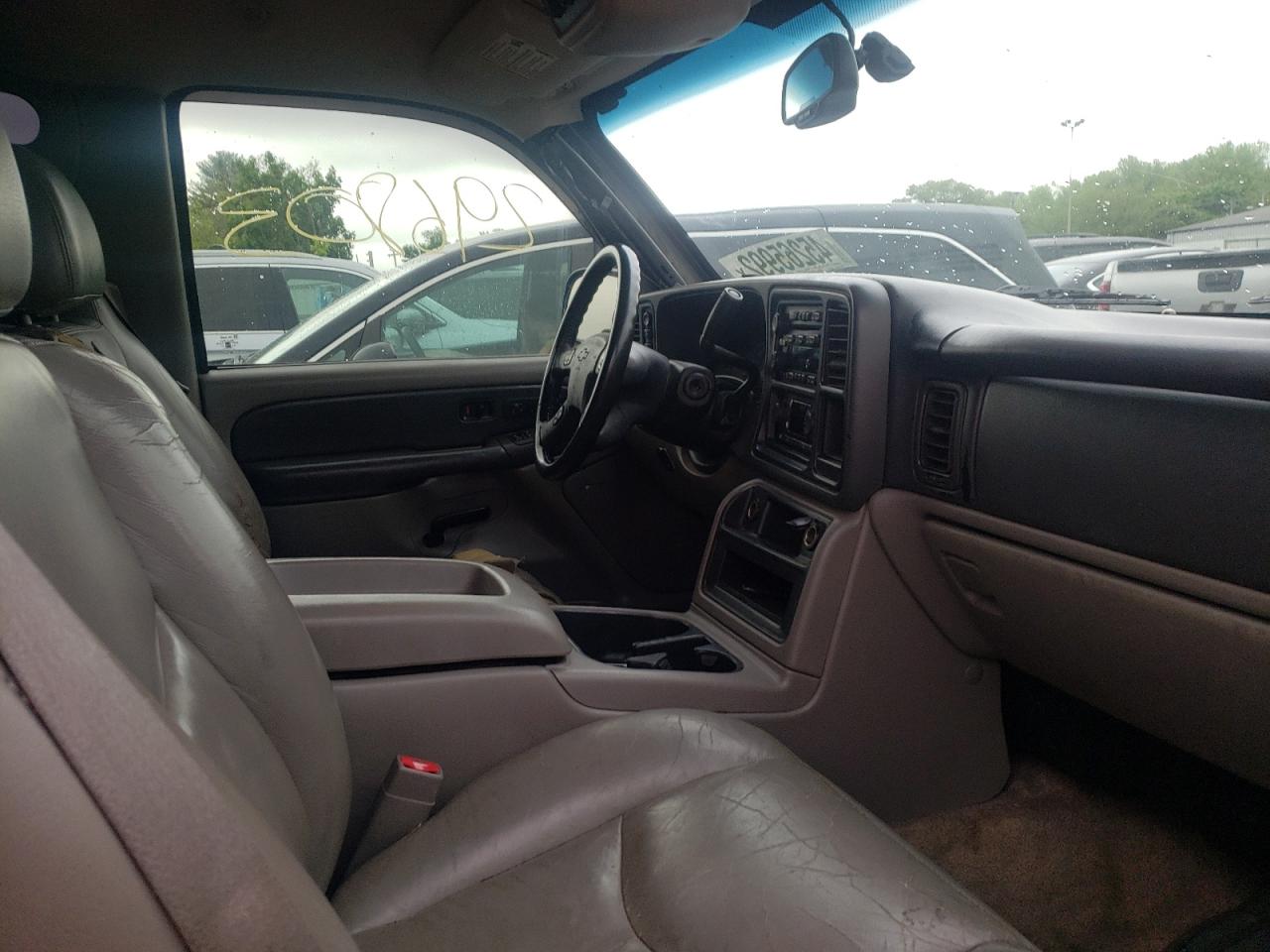 Photo 5 from auction – 2003 CHEVROLET SUBURBAN K with VIN 3GNFK16Z83G331559