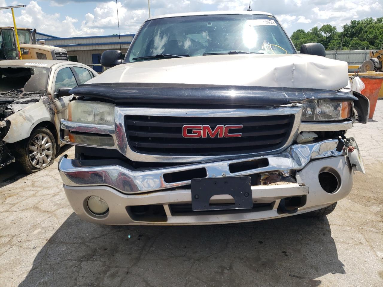 Photo 9 from auction – 2004 GMC NEW SIERRA with VIN 2GTEK13T641351274