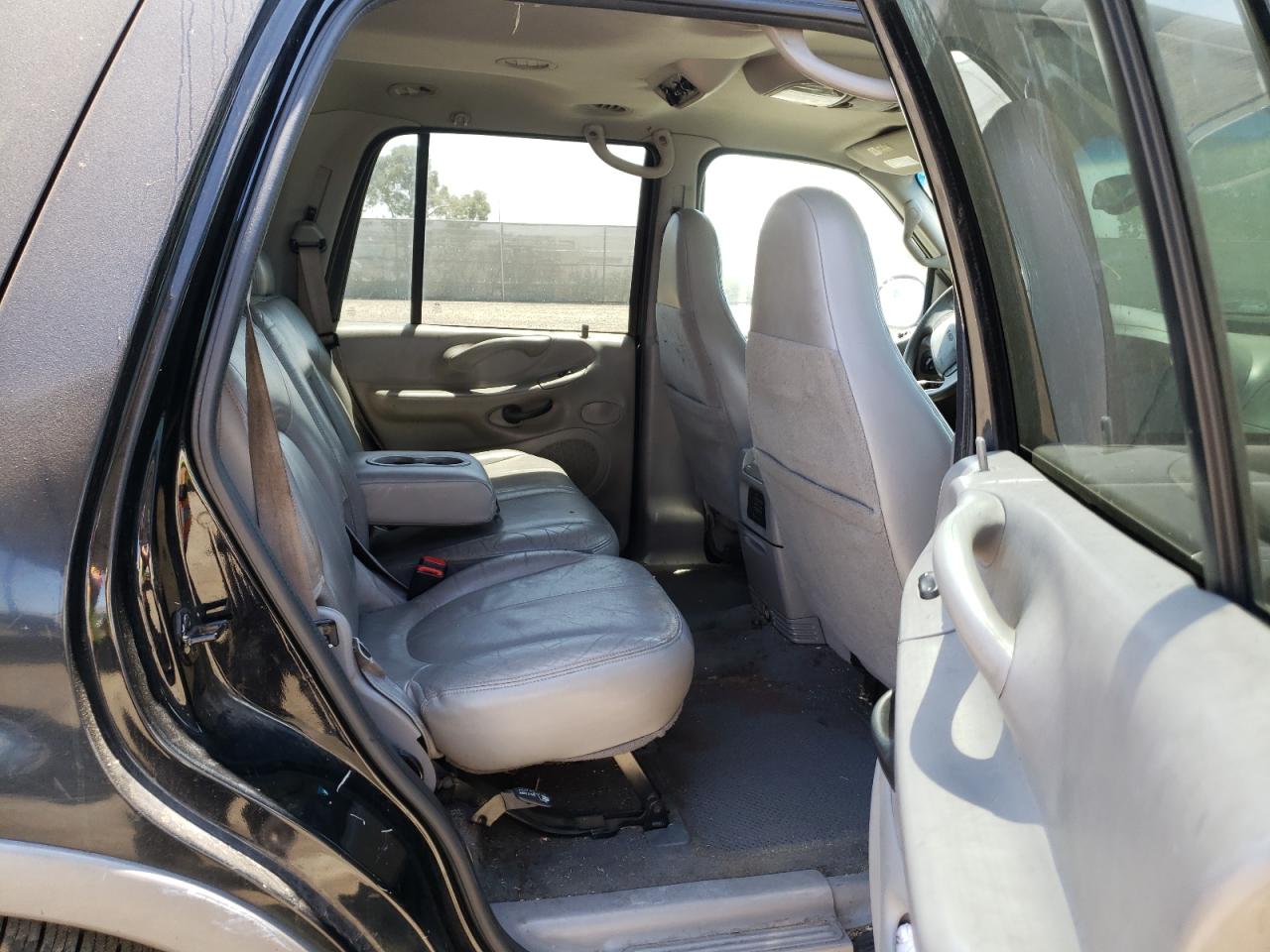Photo 6 from auction – 2002 FORD EXPEDITION with VIN 1FMRU15L72LA19579
