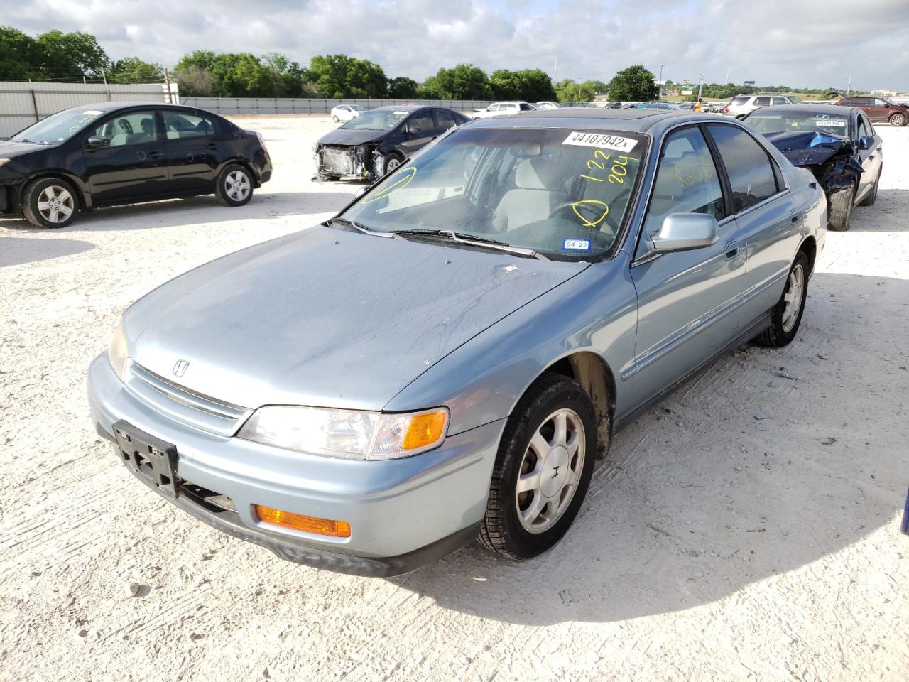 Photo 2 from auction – 1994 HONDA ACCORD EX with VIN JHMCD5655RC122204