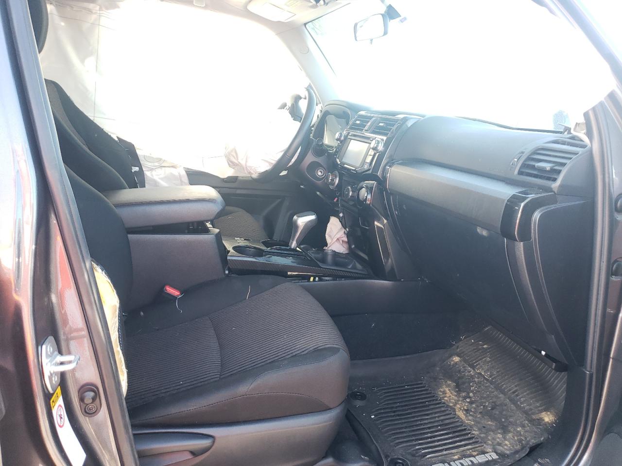Photo 5 from auction – 2018 TOYOTA 4RUNNER SR with VIN JTEBU5JR8J5577981