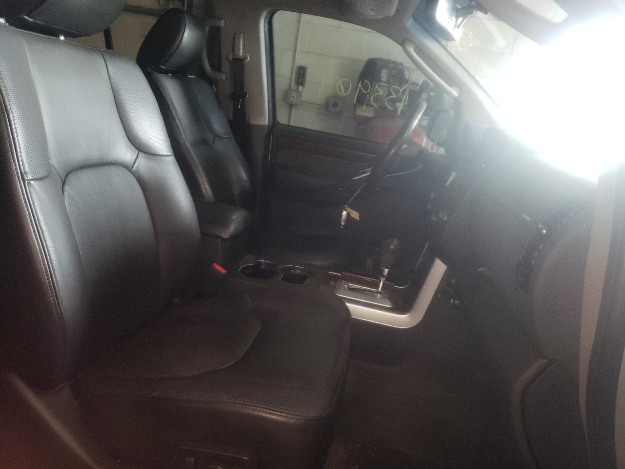 Photo 5 from auction – 2011 NISSAN PATHFINDER with VIN 5N1AR1NB6BC614431