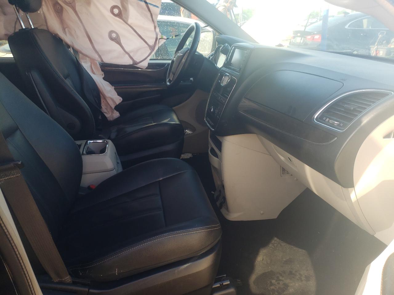 Photo 5 from auction – 2016 CHRYSLER TOWN & COU with VIN 2C4RC1BG0GR166310