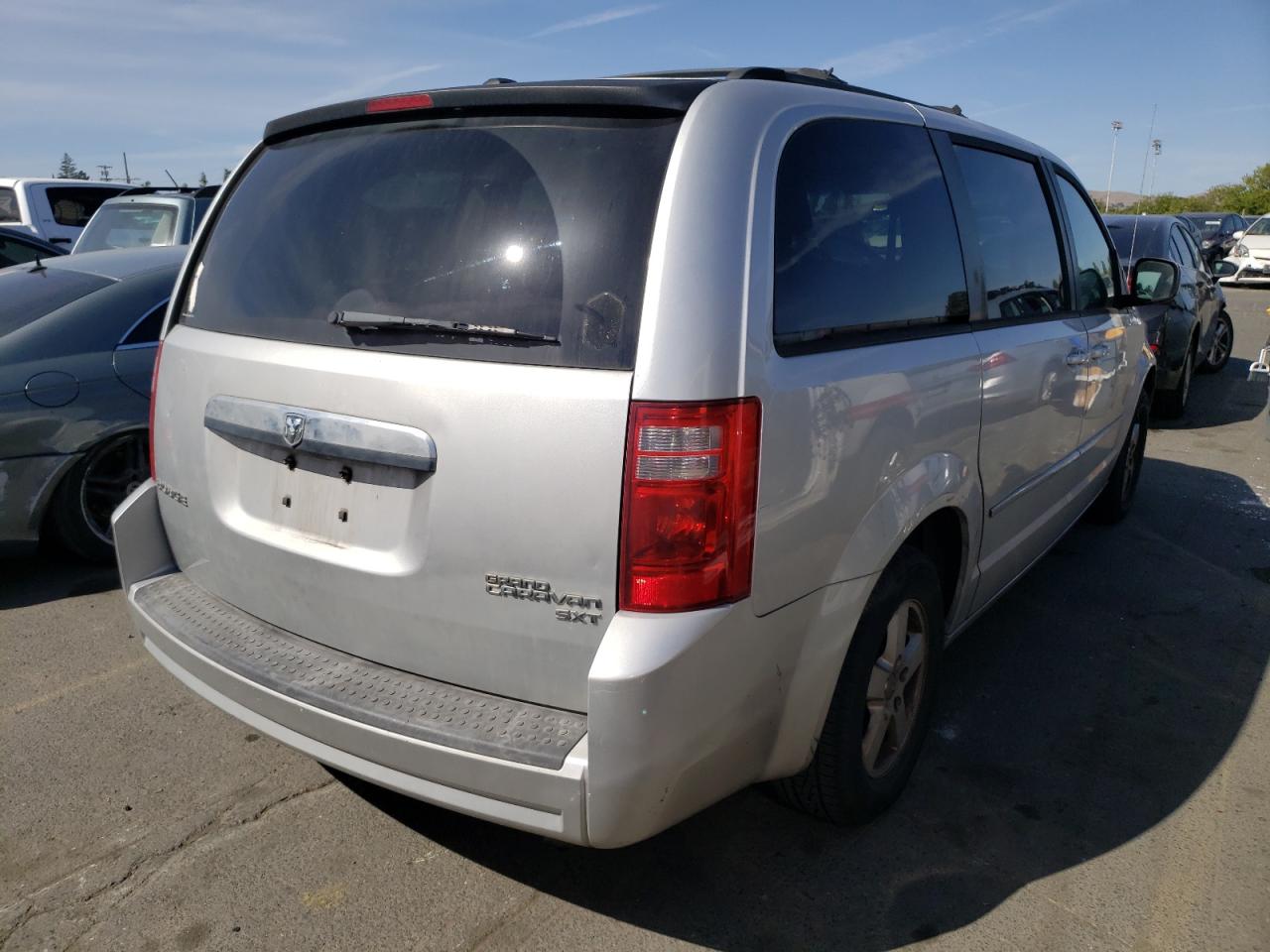 Photo 4 from auction – 2010 DODGE CARAVAN with VIN 2D4RN5D19AR444996