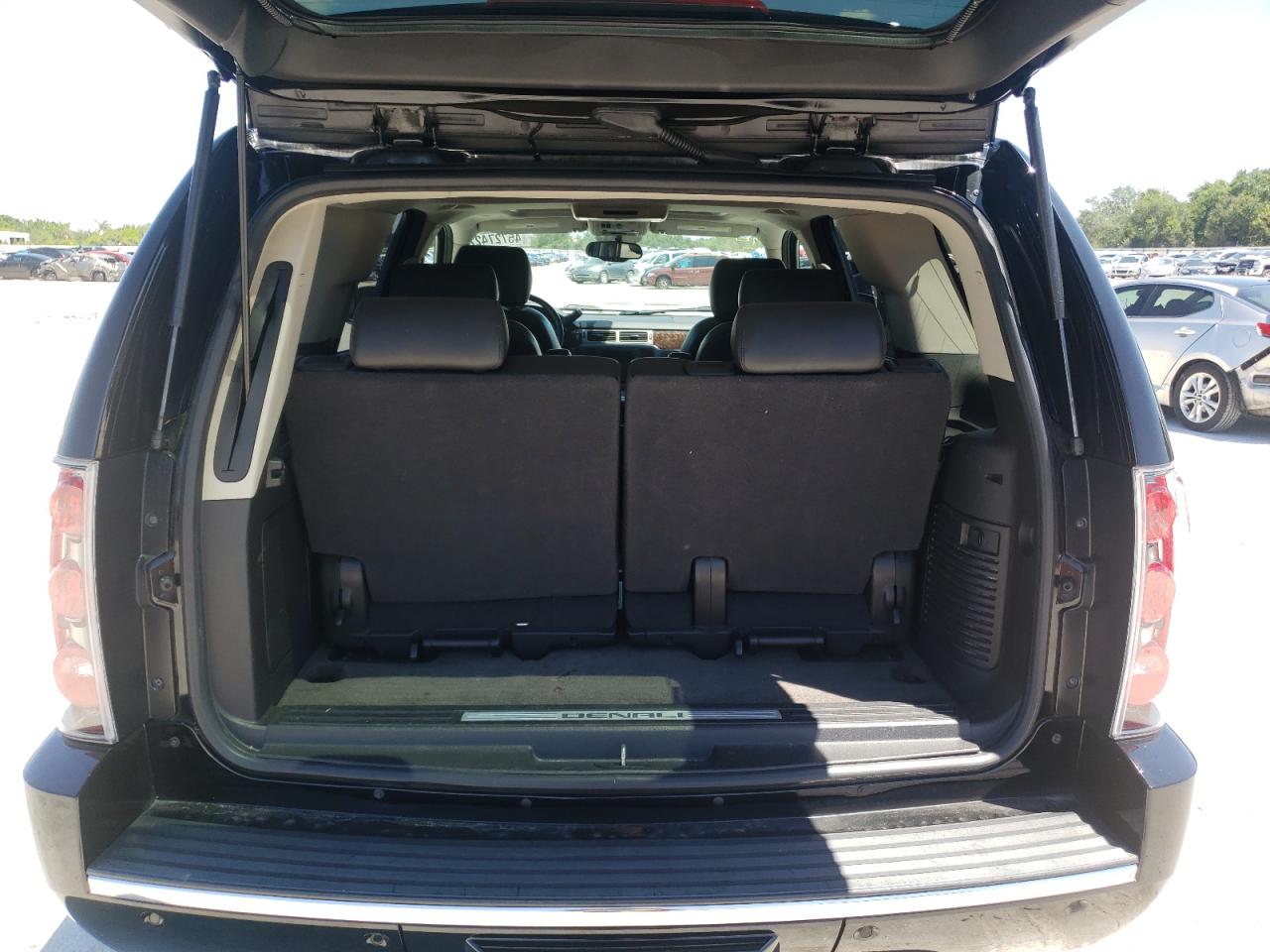 Foto 9 de la subasta – 2010 GMC YUKON DENA con VIN 1GKUKEEFXAR190719