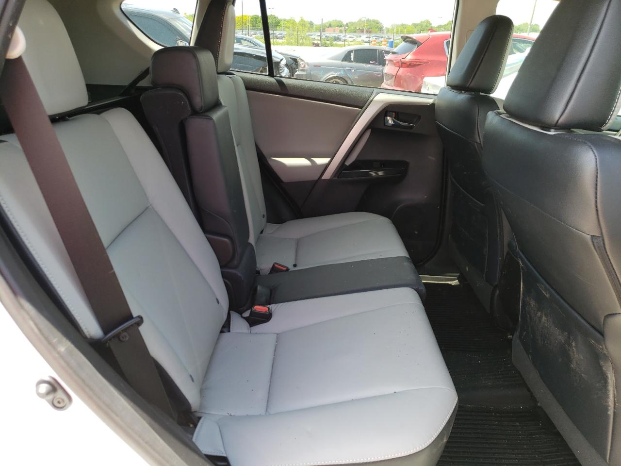 Photo 6 from auction – 2017 TOYOTA RAV4 LIMIT with VIN 2T3DFREV9HW604825