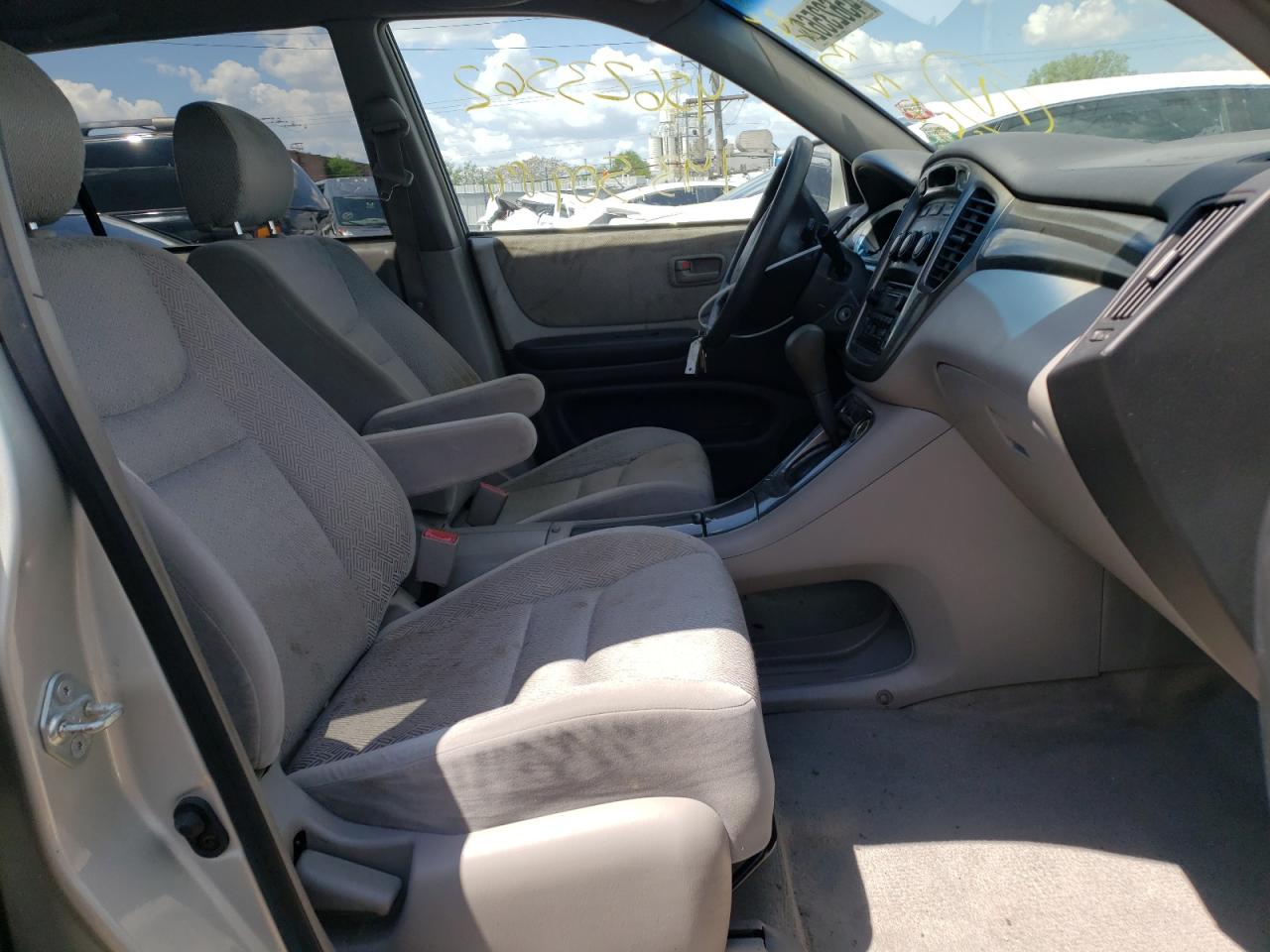 Photo 5 from auction – 2003 TOYOTA HIGHLANDER with VIN JTEGD21A930069419