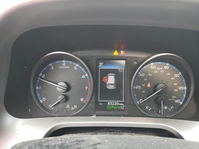 Photo 8 from auction – 2018 TOYOTA RAV 4 with VIN JTMWFREV5JJ165524