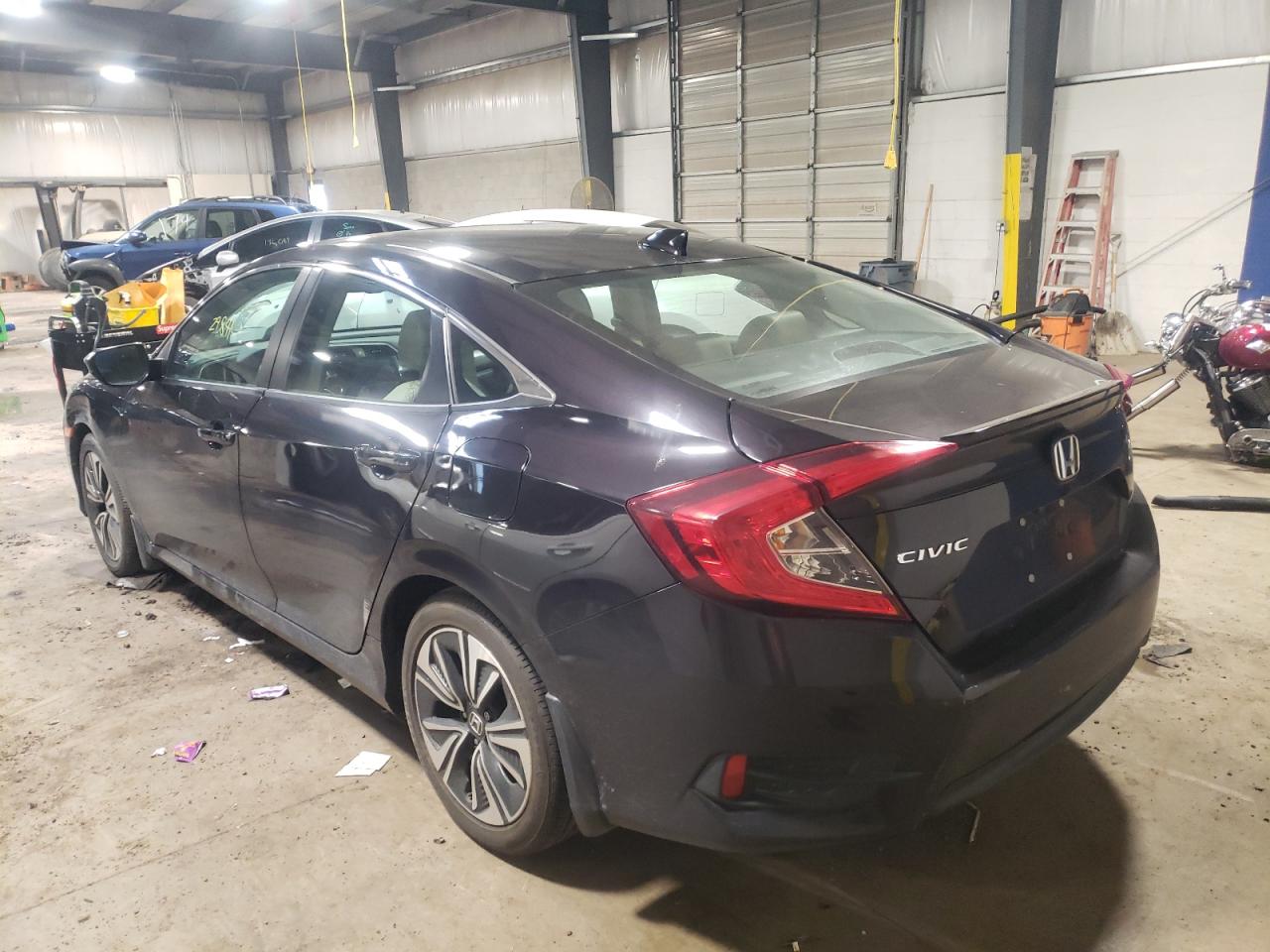 Photo 3 from auction – 2017 HONDA CIVIC EXL with VIN 2HGFC1F79HH632774
