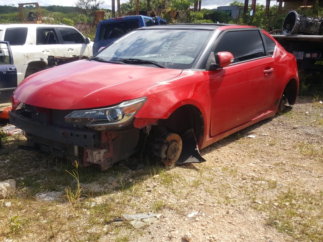 Photo 2 from auction – 2014 TOYOTA SCION TC with VIN JTKJF5C78E3082373