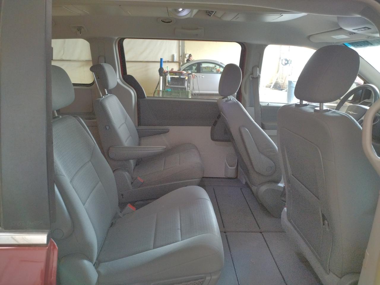 Photo 6 from auction – 2008 CHRYSLER TOWN & COU with VIN 2A8HR54P38R779823