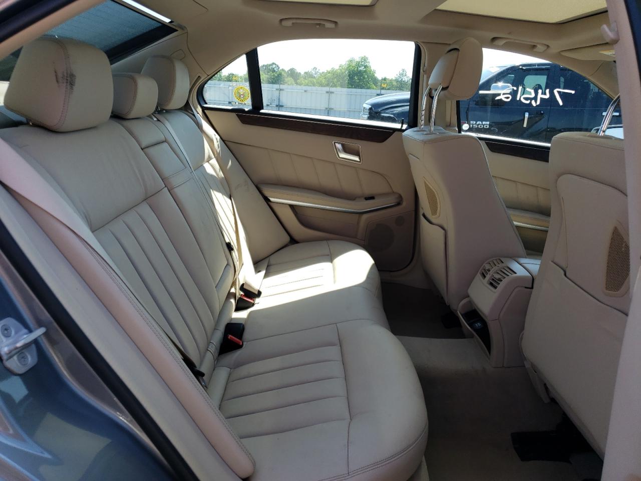 Photo 6 from auction – 2015 MERCEDES-BENZ E 250 BLUE with VIN WDDHF0EB3FB084524