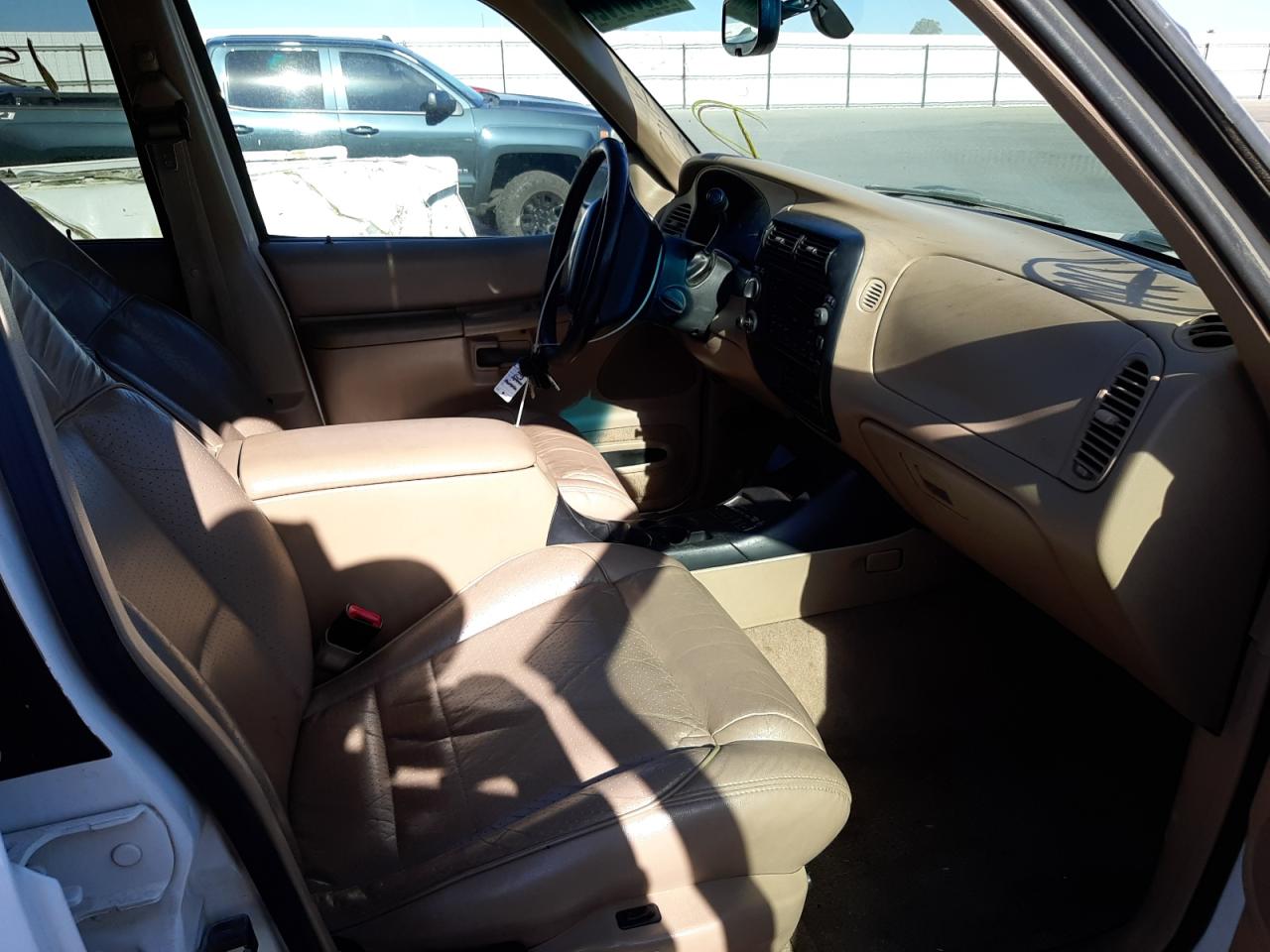 Foto 5 de la subasta – 1998 FORD EXPLORER con VIN 1FMZU35P8WZB92125