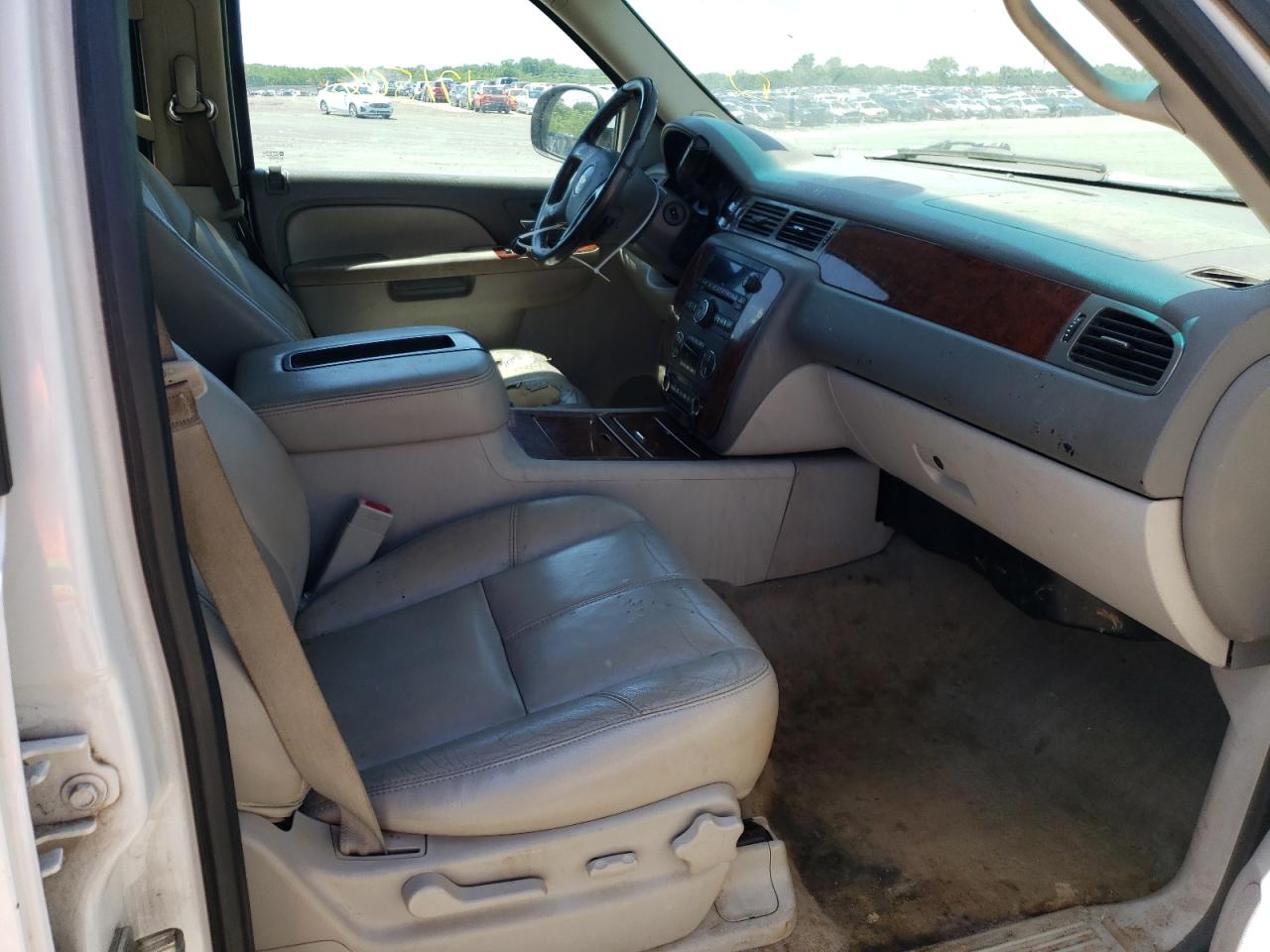Photo 5 from auction – 2014 CHEVROLET TAHOE C150 with VIN 1GNSCBE06ER116267