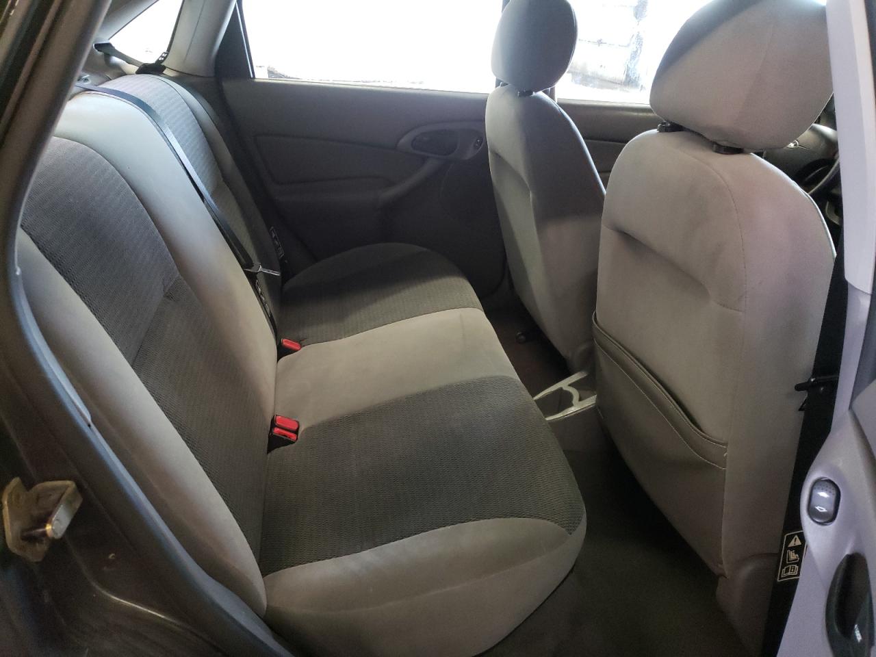 Photo 6 from auction – 2003 FORD FOCUS SE C with VIN 1FAFP34363W276556