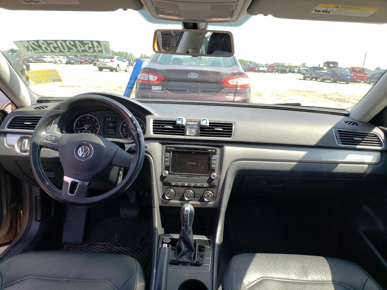 Photo 9 from auction – 2015 VOLKSWAGEN PASSAT S with VIN 1VWAS7A33FC091303