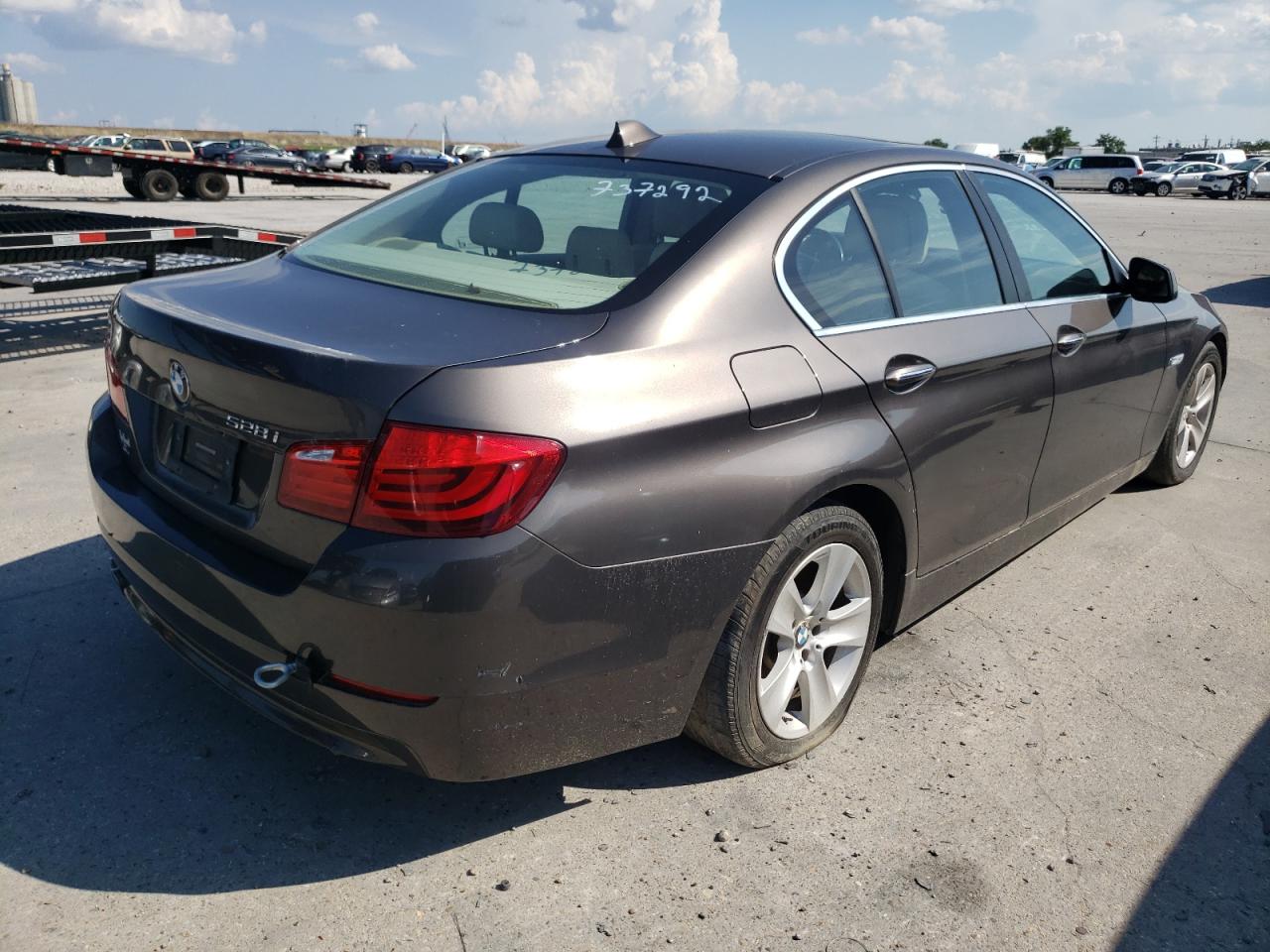 Photo 4 from auction – 2011 BMW 528 I with VIN WBAFR1C52BC737292