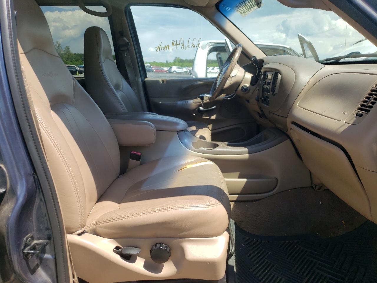 Photo 5 from auction – 1998 FORD EXPEDITION with VIN 1FMPU18L0WLB85127