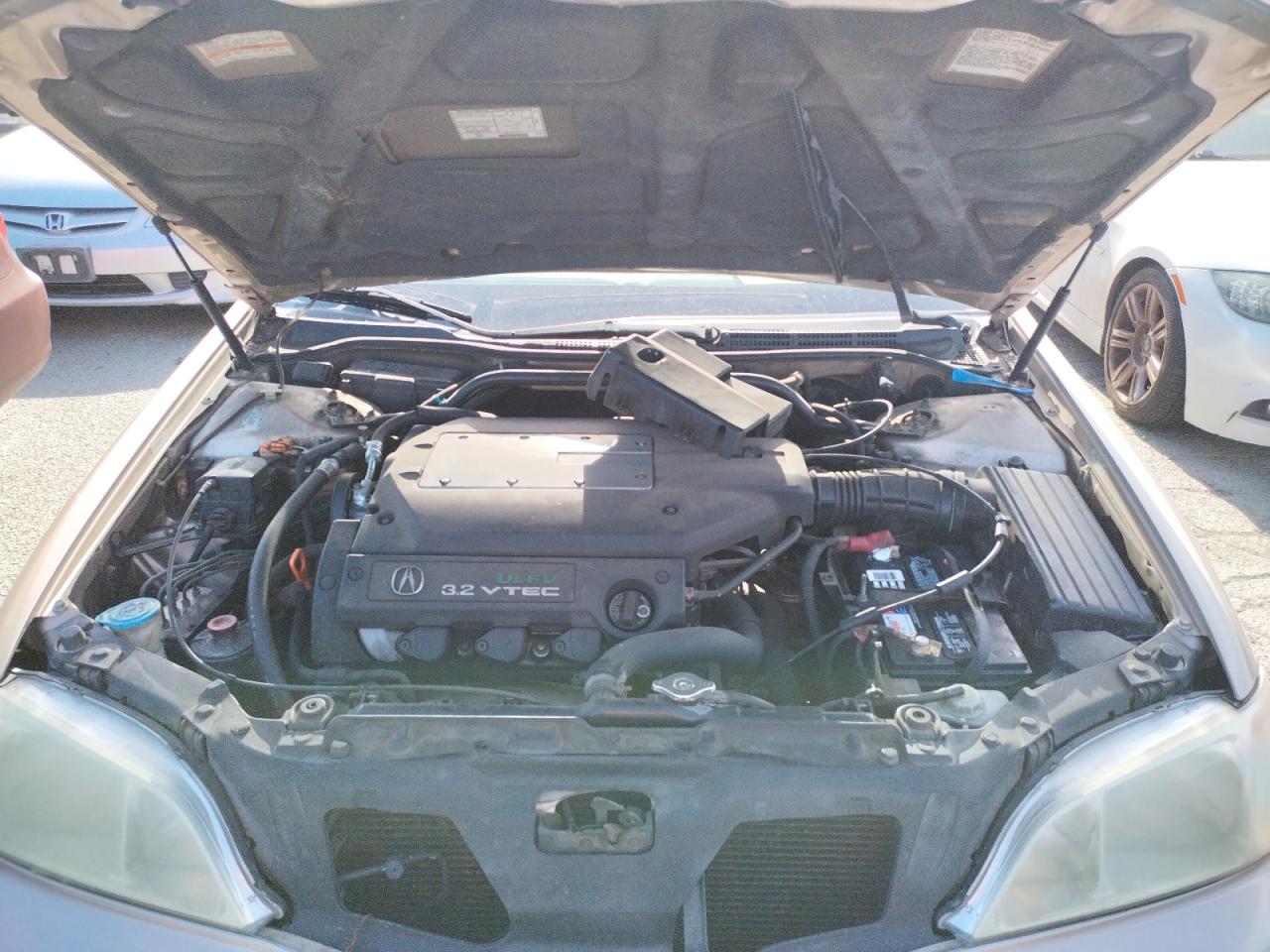 Photo 7 from auction – 2000 ACURA 3.2TL with VIN 19UUA5673YA037759