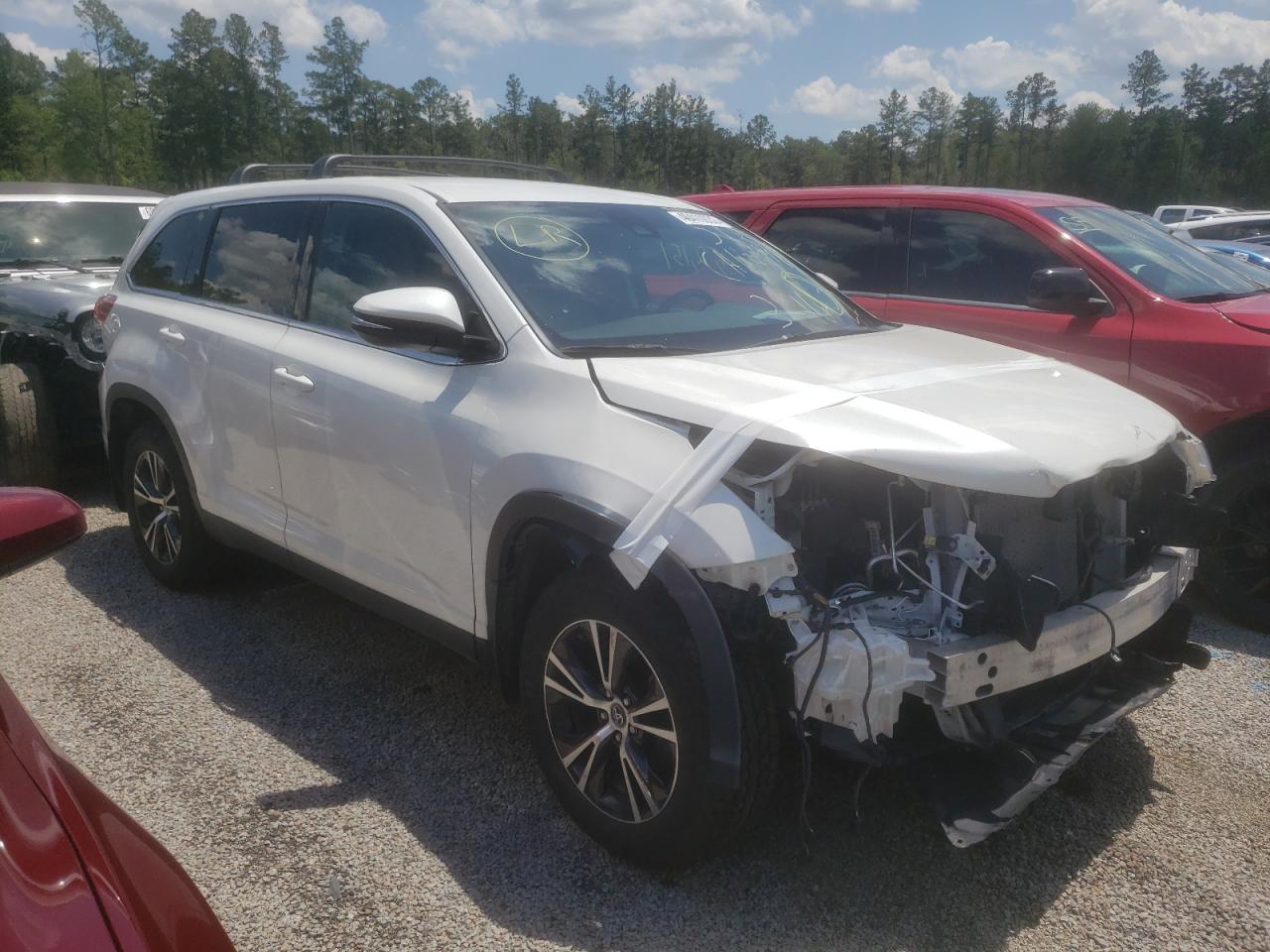 TOYOTA HIGHLANDER 2019 with VIN 5TDBZRFH1KS969564 - Photo from auction