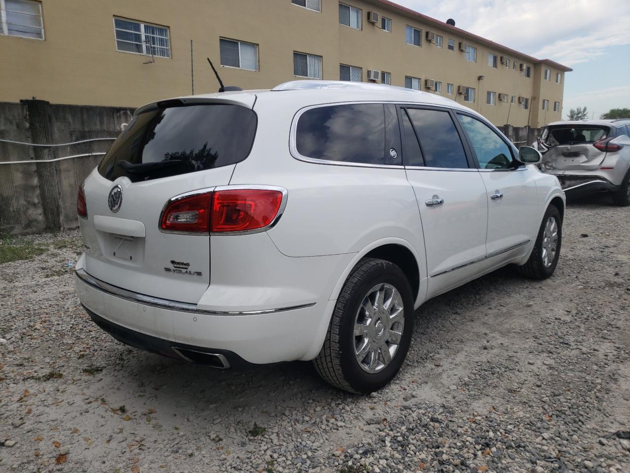 Photo 4 from auction – 2017 BUICK ENCLAVE with VIN 5GAKRCKD3HJ277507
