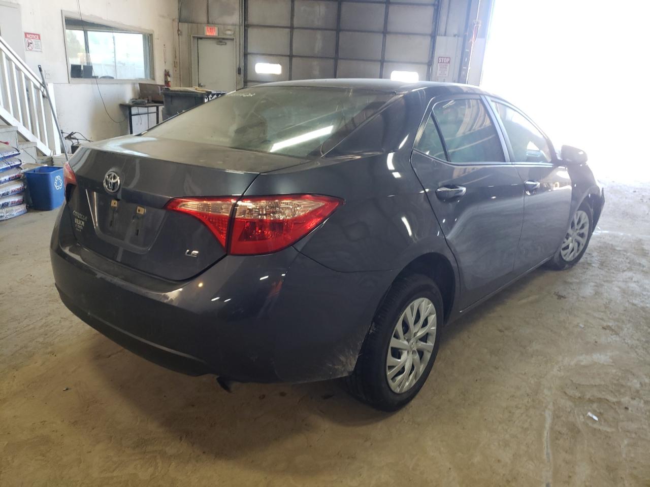 Photo 4 from auction – 2018 TOYOTA COROLLA L with VIN 5YFBURHEXJP773325