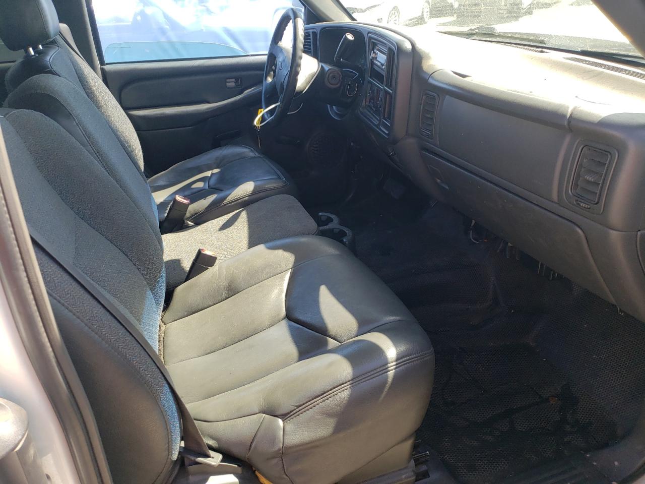 Photo 5 from auction – 2006 CHEVROLET SILVERADO with VIN 1GCEC19XX6Z234248