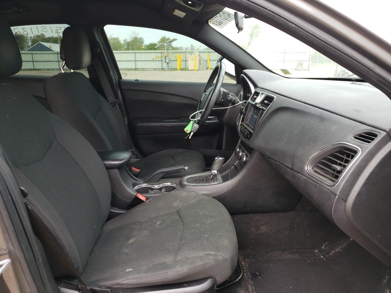 Photo 5 from auction – 2012 CHRYSLER 200 TOURIN with VIN 1C3CCBBB2CN140853