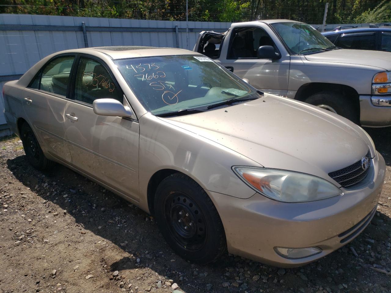 TOYOTA CAMRY LE 2004 with VIN 4T1BE30K44U925307 - Photo from auction