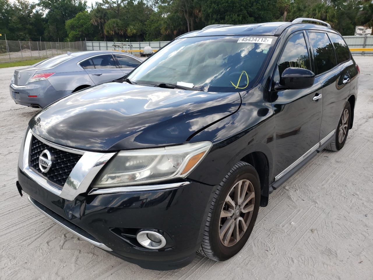 Photo 2 from auction – 2015 NISSAN PATHFINDER with VIN 5N1AR2MNXFC708657