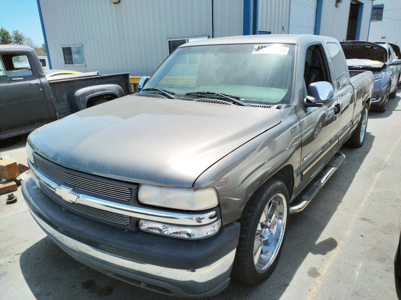 Photo 14 from auction – 2002 CHEVROLET SILVERADO with VIN 2GCEC19T121271415