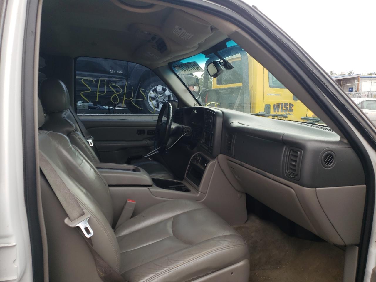 Photo 5 from auction – 2005 GMC YUKON with VIN 1GKEK13T55J166709