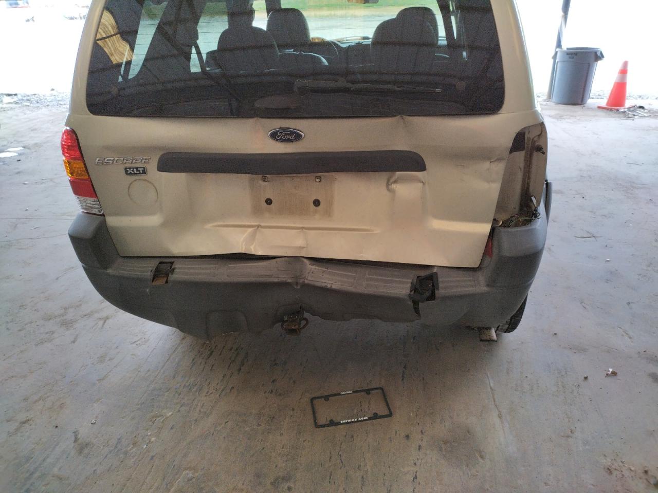 Photo 9 from auction – 2004 FORD ESCAPE XLT with VIN 1FMCU03184KB18499