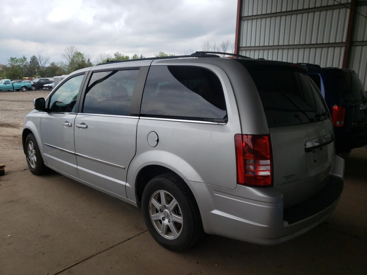Photo 3 from auction – 2010 CHRYSLER TOWN & COU with VIN 2A4RR5D19AR226889