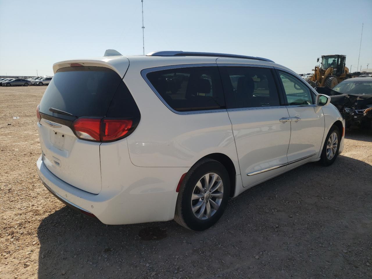 Photo 4 from auction – 2019 CHRYSLER PACIFICA T with VIN 2C4RC1BG8KR625575