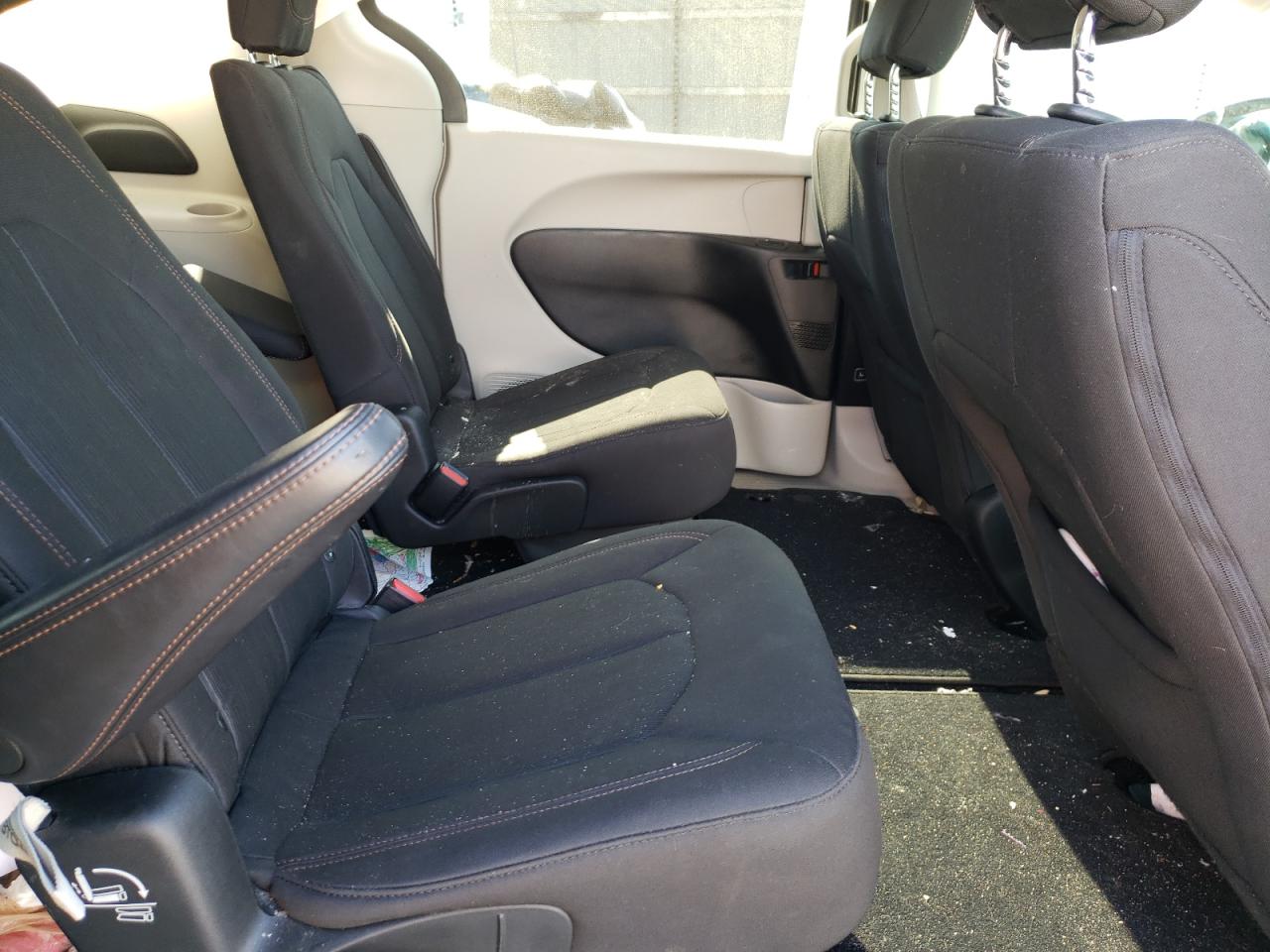 Photo 6 from auction – 2018 CHRYSLER PACIFICA T with VIN 2C4RC1FG1JR353556