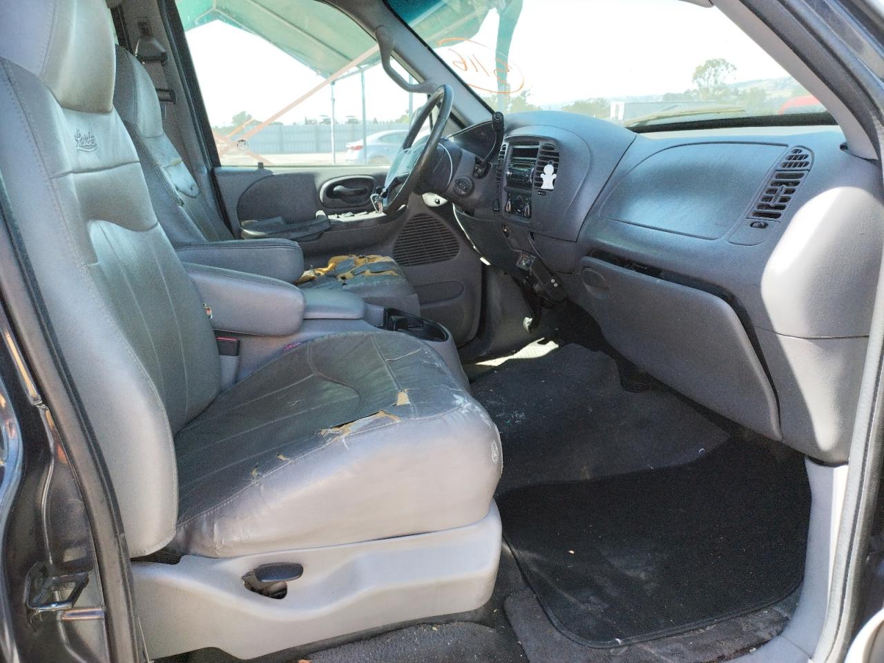 Photo 5 from auction – 2001 FORD F150 SUPER with VIN 1FTRW08LX1KE87749