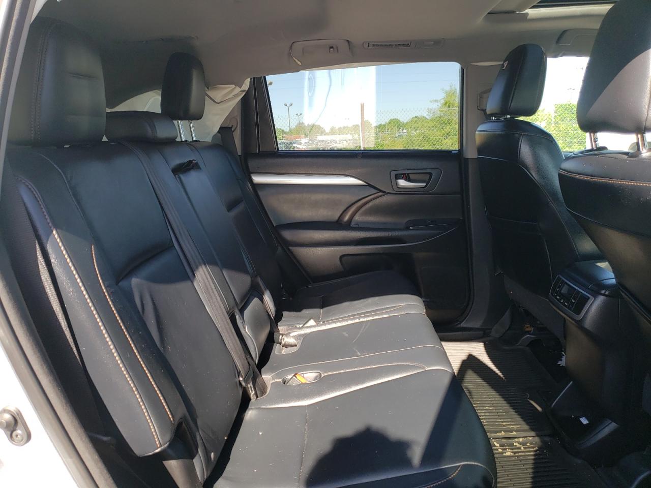 Photo 6 from auction – 2014 TOYOTA HIGHLANDER with VIN 5TDJKRFH1ES058929